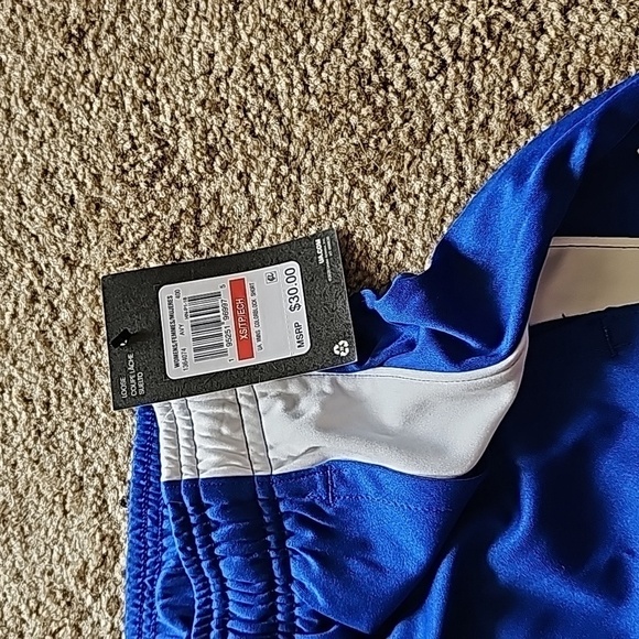 Women's Under Armour 6 inch Basketball Short - Picture 4 of 7